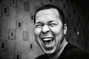 Read more about the article The Healing Power of Laughter: Why Humour and Therapy Work So Well Together